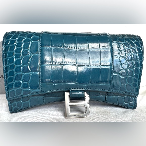 Balenciaga Hourglass Wallet on Chain - Picture 3 of 16